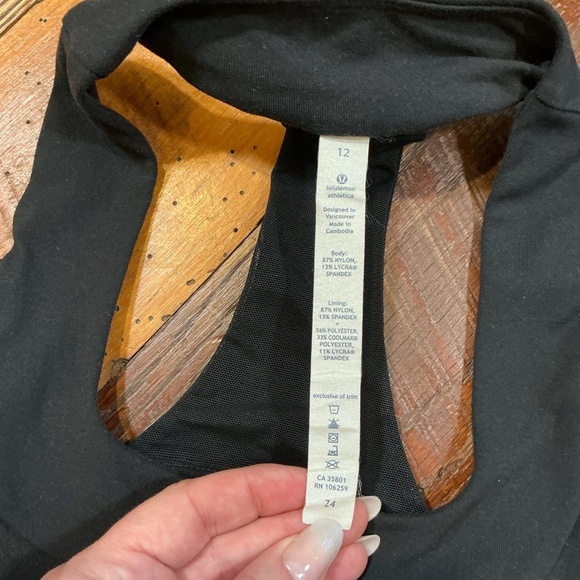 Lululemon Black Racerback Tank Top  Size 12 Built-In Bra Support Coolmax Lycra® - Picture 4 of 8